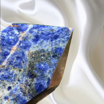 XL Sodalite and Sunstone Tower